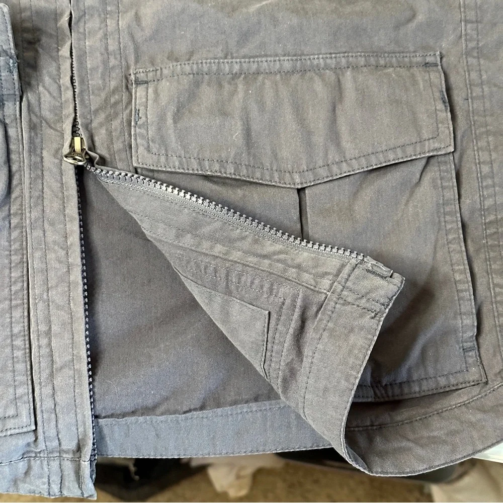 Duluth Trading Gray Cargo Vest M Fishing Hiking Tactical Double Zip Mesh Vents - Picture 7 of 7
